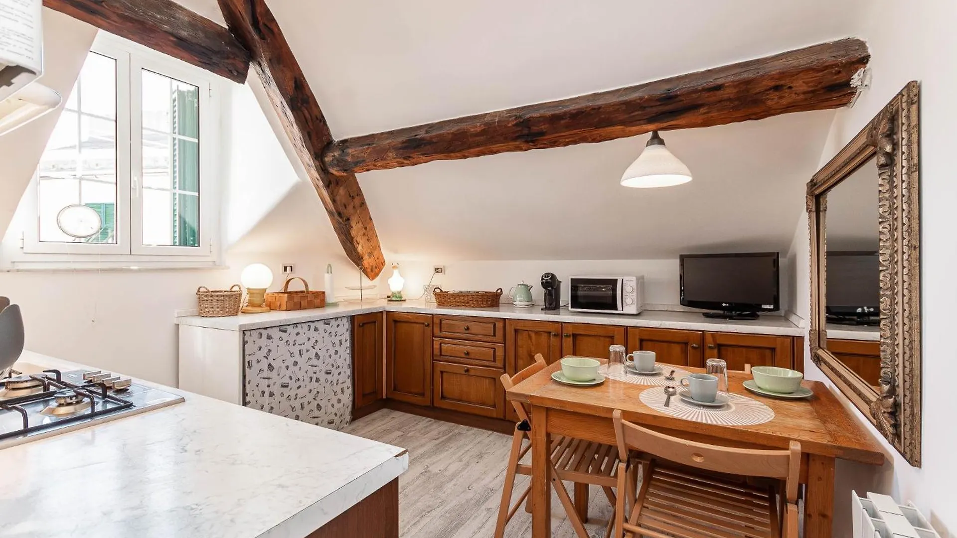 Spianata Di Castelletto, 5-Bed Elegant Attic In The Historic Center Of Genoa Apartamento