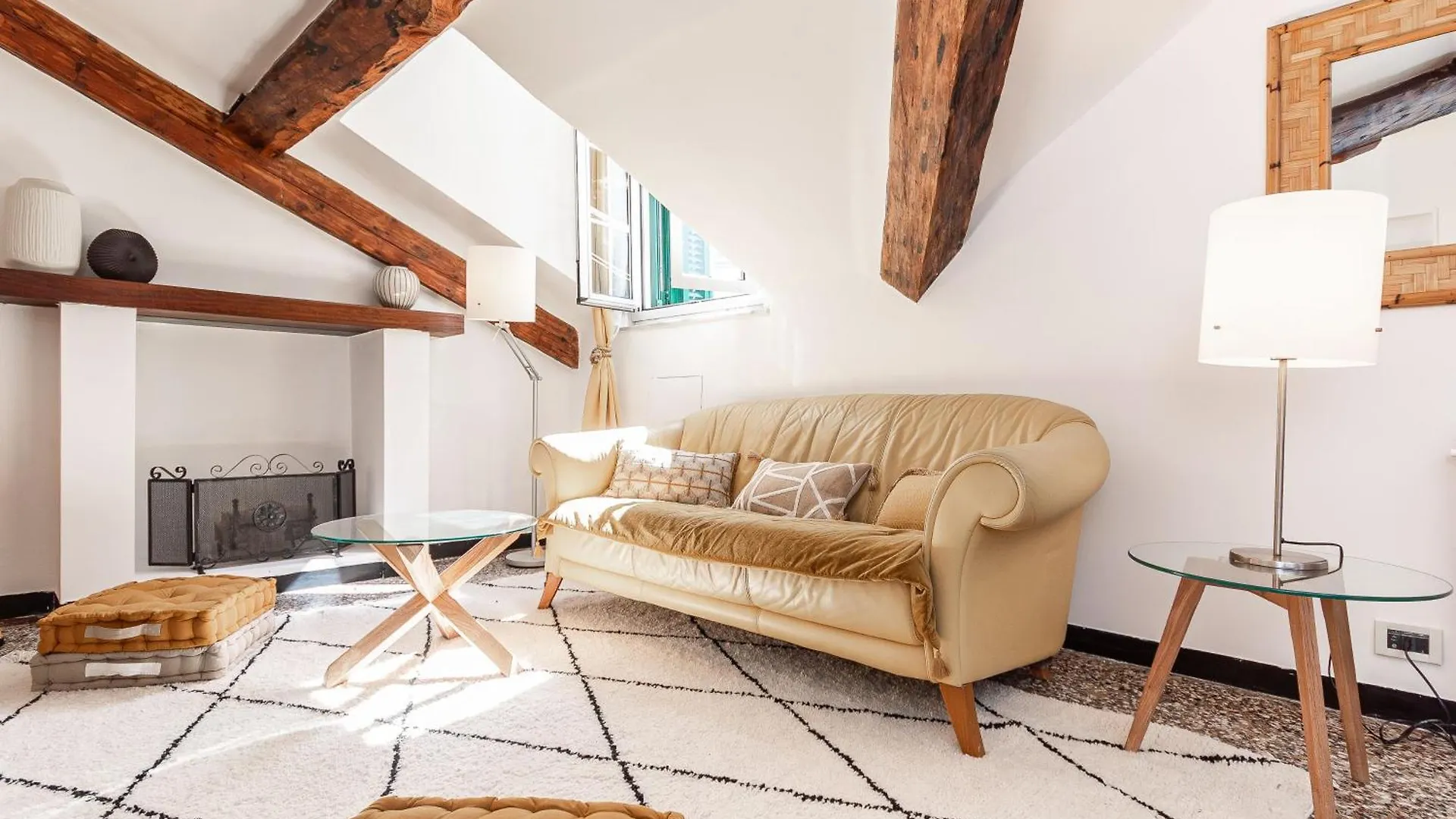 Spianata Di Castelletto, 5-Bed Elegant Attic In The Historic Center Of Genoa Apartamento 0*,  Itália