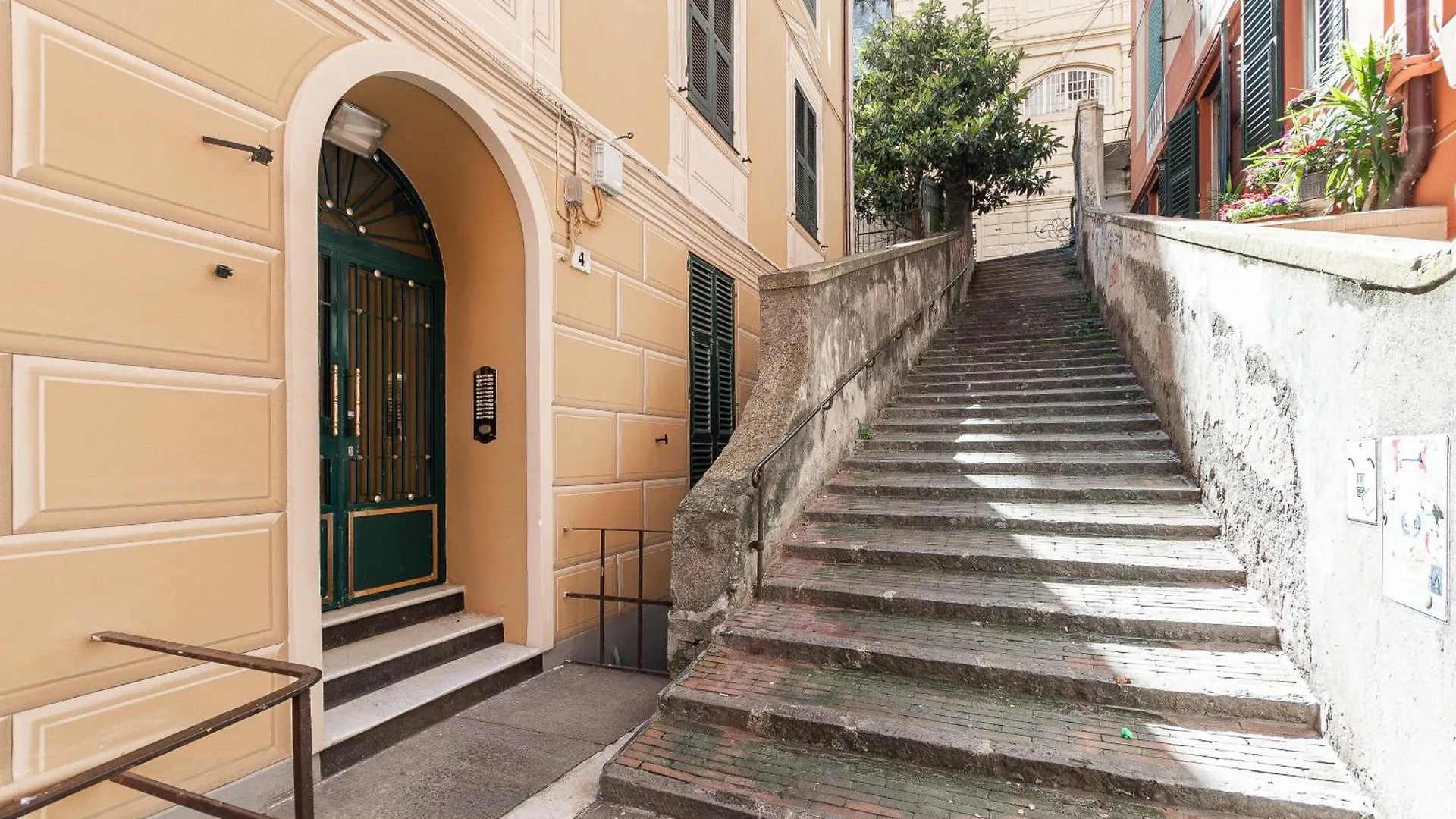 Spianata Di Castelletto, 5-Bed Elegant Attic In The Historic Center Of Genoa Apartamento 0*,