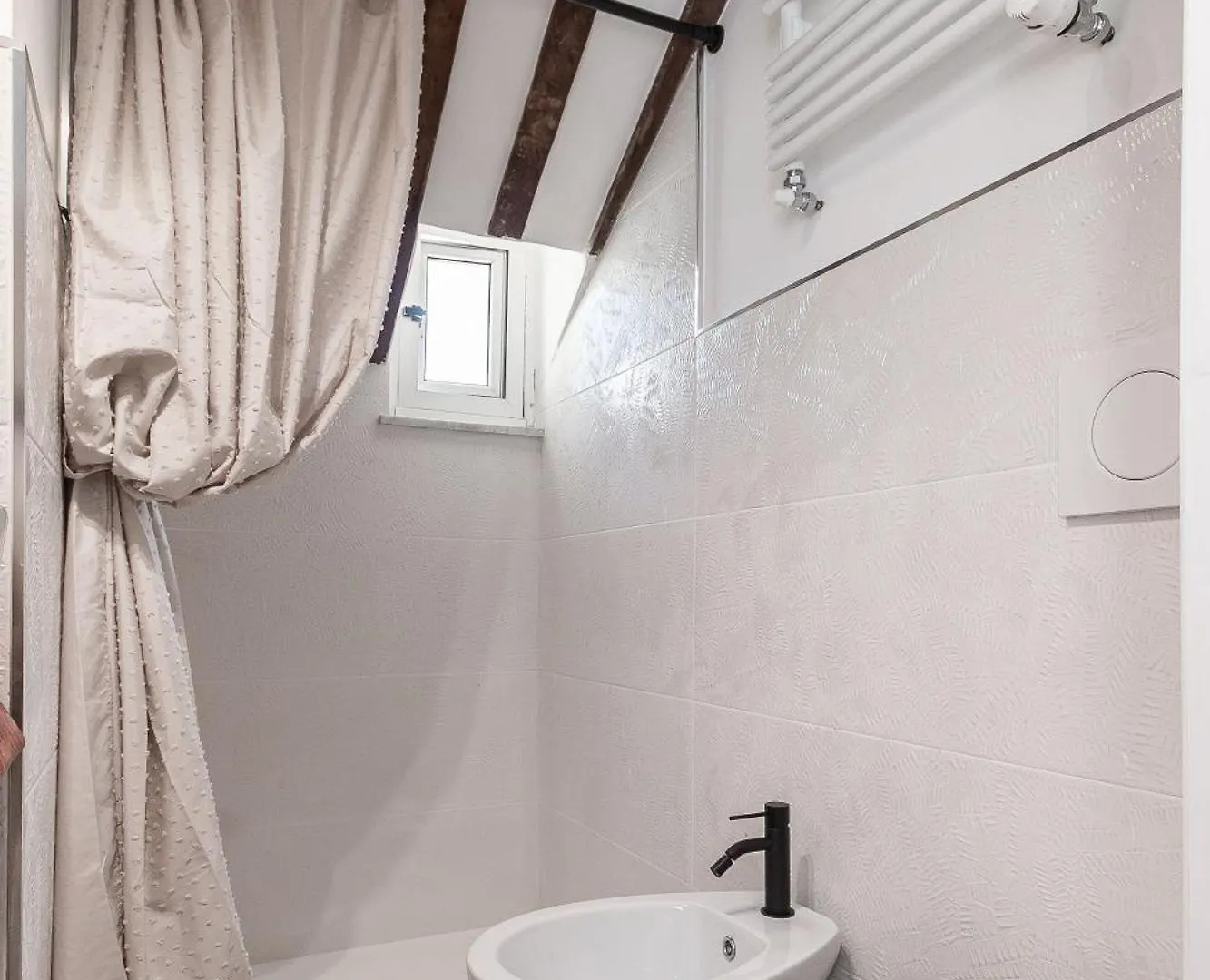 Spianata Di Castelletto, 5-Bed Elegant Attic In The Historic Center Of Genoa Apartamento 0*,  Itália