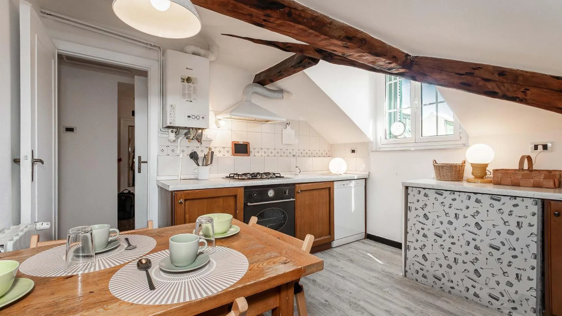 Ferienwohnung Spianata Di Castelletto, 5-Bed Elegant Attic In The Historic Center Of Genua 0*,