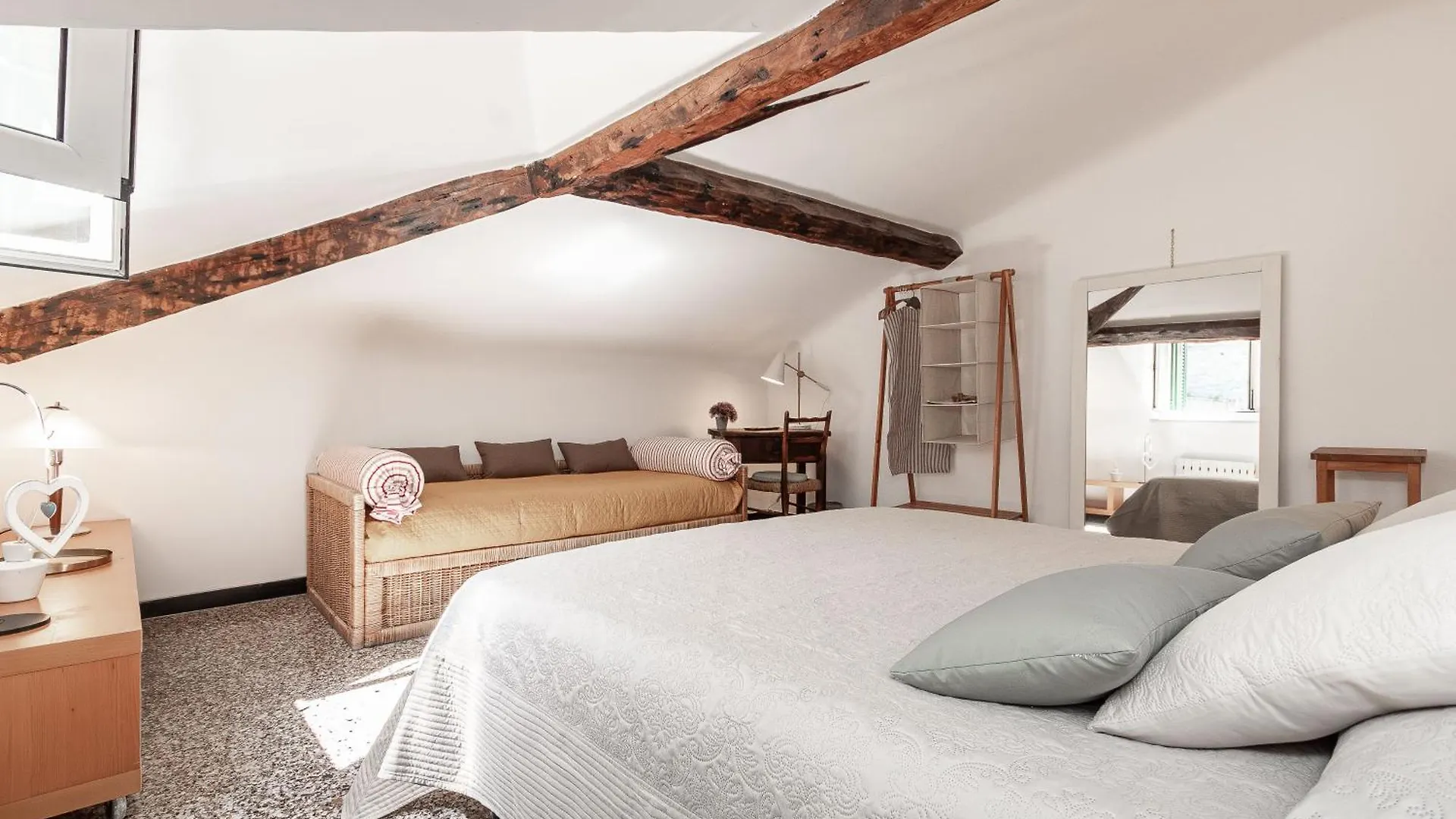Ferienwohnung Spianata Di Castelletto, 5-Bed Elegant Attic In The Historic Center Of Genua